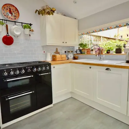 Hotell Charming Victorian 3 Bedroom House With Large Garden