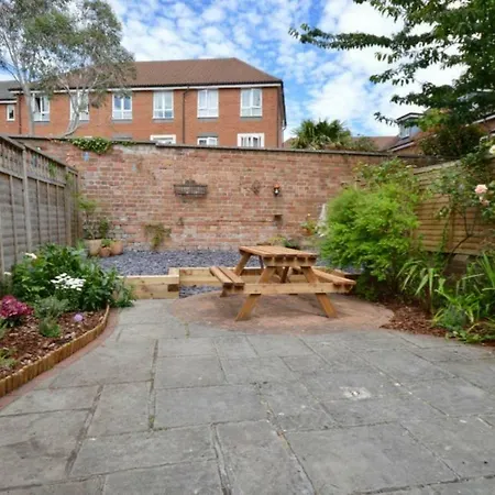 Charming Victorian 3 Bedroom House With Large Garden