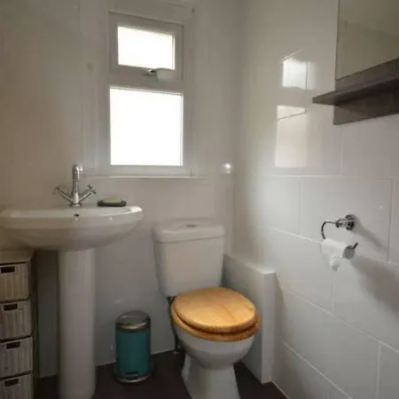 Charming Victorian 3 Bedroom House With Large Garden Бристоль