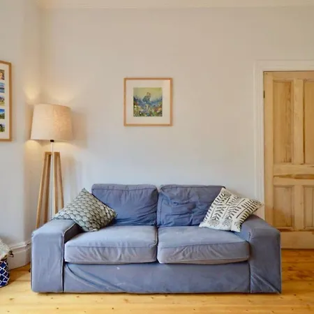 Charming Victorian 3 Bedroom House With Large Garden 3*